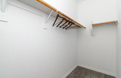 Stylish & Bright Gem ~ King/Queen Beds ~ Backyard! - Foto 21