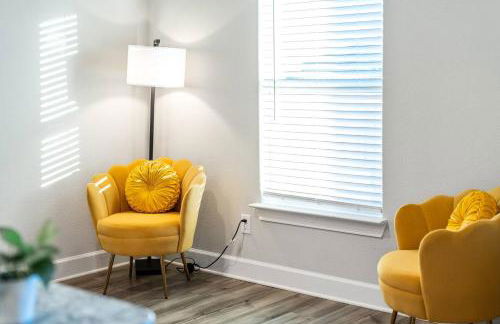 Crew-Ready Stay Private BRs w TVs Parking - Photo 8