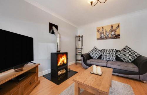 3 Bed Holiday Home in Llandeilo with log burner - Photo 6