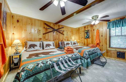 Pet-Friendly Creekside Cabin with Pool Access! - Foto 16