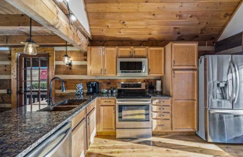 Hidden Star Hideaway-Blackberry Farm-Smoky Mtn Nat Park-Hot Tub- Fire Pit- Fenced Yard- Pet Friendly - Foto 27