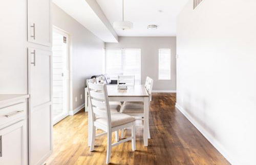 Luxury Downtown Townhome Private Garage Unit 4 - Photo 5