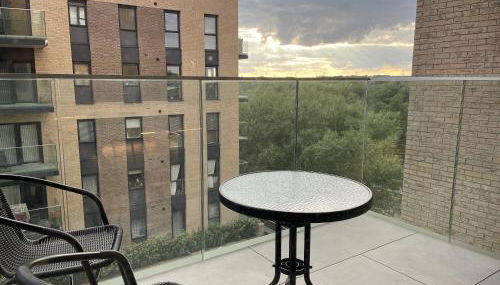 The Melodies with Free Parking , Harlow - Foto 4