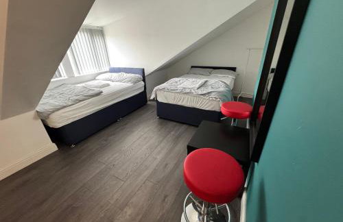 Luxury 3-Bed House-Jaquzzi Bath-Private Parking- suitable for contractors - Foto 7