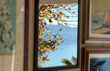 Artsy Italian lake retreat with stunning views! - Foto 38