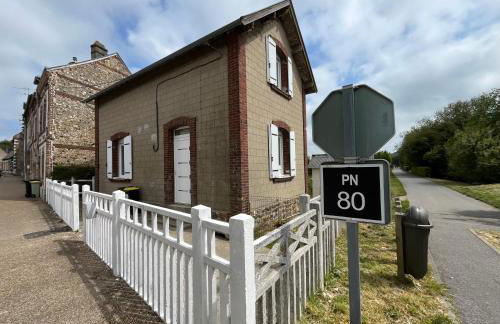 Le gîte du PN80 - Maison avec terrasse et jardin sur la véloroute de Fecamp - Foto 24