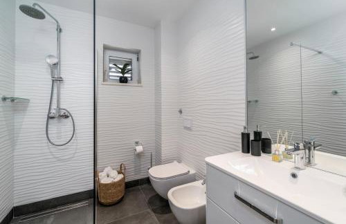 Villa Atopos with heated private pool, 5 bedrooms, Cinema room, panoramic sea views - Foto 34