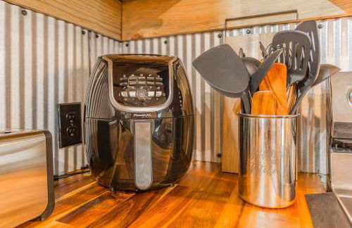 Cozy Cabin Retreat w/ Hot Tub & Nature Views - Foto 15