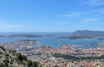Appartement mignon calme douillet ascenseur clim étage élevé proche parking et toutes commodités au coeur du Toulon historique - Photo 54