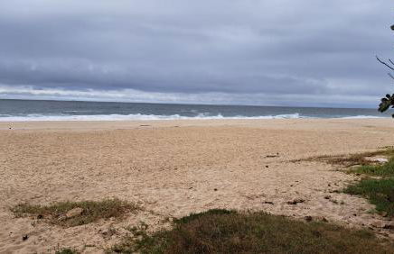 Aconchegante casa à beira da praia - Foto 4