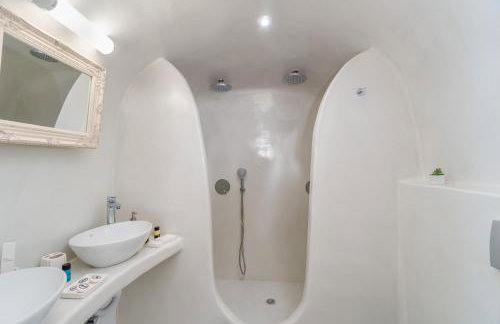 Fira-Cave-Sleeps 13-Parking-Pool-Pet Friendly - Photo 8