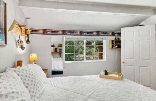 Creekside Cabin with Hot Tub-Fireplace-Pool Table - Foto 25