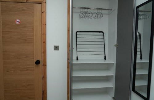 4 Bed Failsworth Home - 3 Bathrooms - Free Parking - Ideal For Contractors & Families - FREE 1 HR EARLY CHECK-IN OR 1 HR LATE CHECK-OUT FOR 2 NIGHT STAY BOOKINGS UNTIL THE END OF MAY - Foto 5