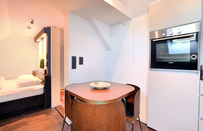 Studio in Former Coach House - Photo 11