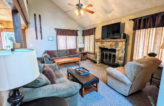 Frost Hollow by Avantstay Deck w/ Grill, Game Room Loft - Photo 4