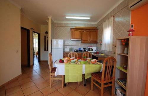 VILLA EBER - independent 1 & 2 bedroom apartments, pool, air con, fast Wi-Fi, near old town of Albufeira and beaches - Foto 16