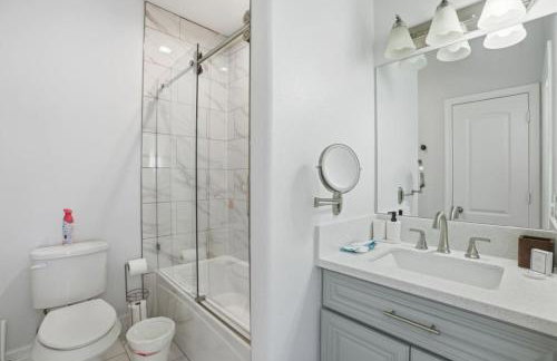 O18A Spacious 3BR Sleeps 10 Two Living Areas Houston - Foto 23