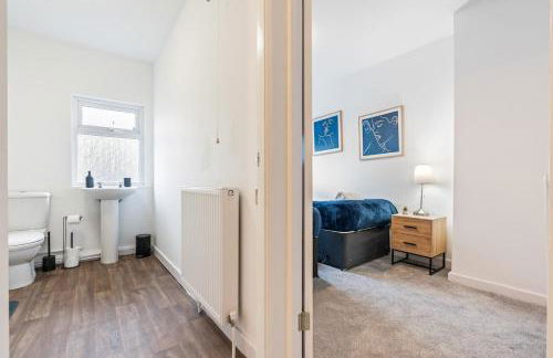 #93 Stylish Warwick Home - 10 mins to Warwick Castle - Sleeps 6 - " Perfect for Contractors and Families - Free Parking" - Foto 28