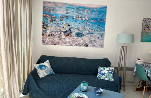 VUE EPOUSTOUFLANTE SUR BANDOL & LA MER 2 pièces, piscine tout confort 4 étoiles, très calme, terrasse spacieuse sans vis à vis, parking privé résidence standing - Foto 17