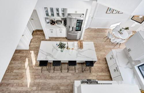 Lakefront Luxe 6BR 4B Home with Pool & Hot Tub - Foto 10