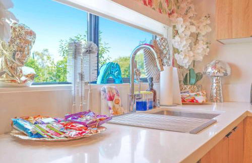 H- Fab Family 5BD 4,5BA NoHo Escape Near Universal with Games, Deck, Parking - Foto 26