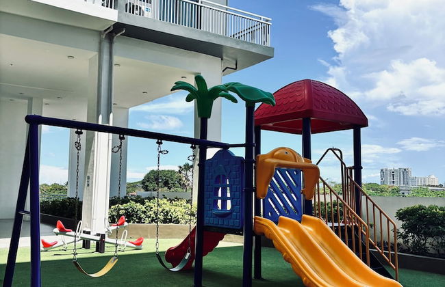 Chic & Cozy Metro Hideout - Photo 12