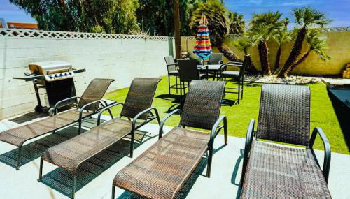 Vegas Getaway: Central 1 story, Private Pool, Game Room - Photo 4, sunbed