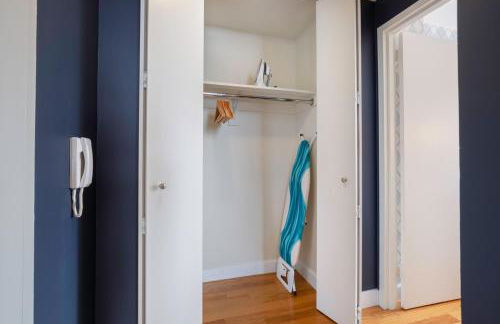 Modern Bright Times Sq 1BR w Indoor pool NYC-8 - Foto 12