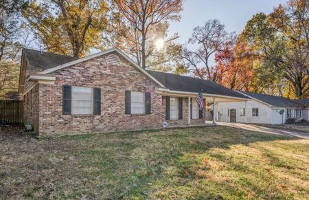 Mins from Parks Hiking & Dining- Brick Bungalow - Foto 32