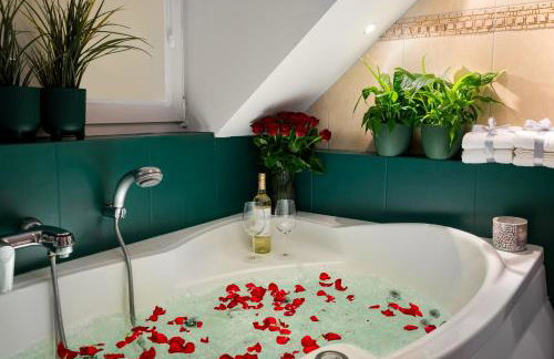 Warm & cosy 2-store 3-BR House with fireplace, living room, garden, terrace, balcony & parking 30 minutes from Warsaw Centre - Foto 6