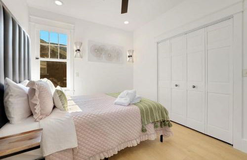 Tovey House-Walk to Downtown and Campus - Photo 9