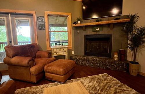Nantahala Nook, cabin w/hot tub,game room, & wifi - Foto 17