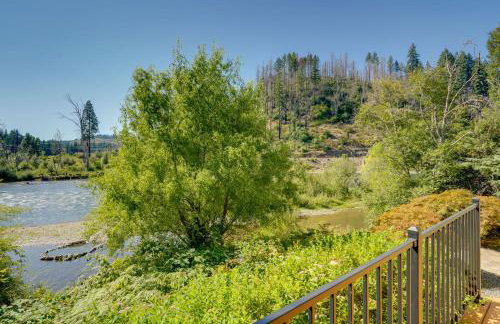 On McKenzie River! Home with Scenic Sunroom - Foto 35