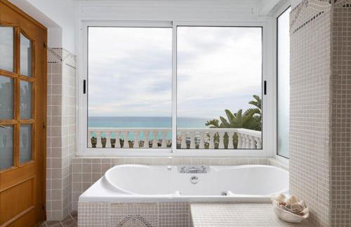 Exclusive Villa with Private Pool in Sitges - Photo 10