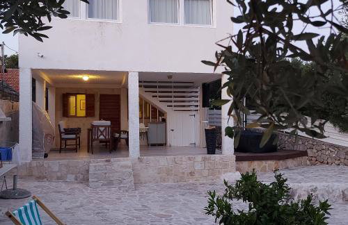 Bijela kuča - Foto 1