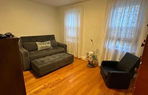 Eastie Roomy 3BR with Easy City and Airport Access - Foto 29