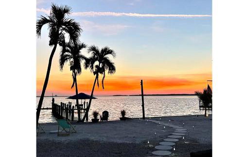 Stunning Waterfront Home with Southeast Bay Frontage - Villa Cuquita - Foto 1