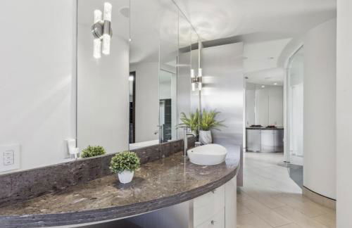 The Wave House! Custom Gem with Panoramic Views, Fire Pit, BBQ, Pool Table - Foto 16