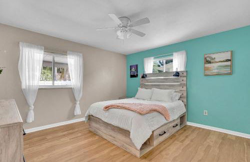 Four Bed Home with Pool Game Room Bar Near Beach - Foto 37