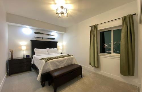 Luxe Port Lookout with waterfront, theater, games - Foto 10