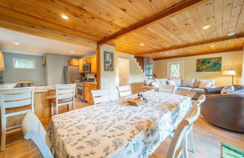 ADK Whiteface Chalet with Hot Tub, Dog Friendly! - Foto 17