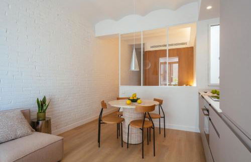 Newly Renovated Stylish Eixample - Great Location - Photo 14