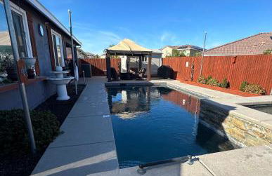 Amazing Lincoln Home with Pool and Hot Tub - Foto 7