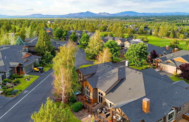 Forest Ridge Loop by Avantstay Hot Tub Private Community Amenities - Photo 39