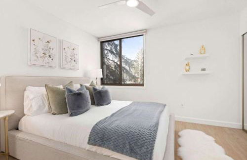 Renovated Riverfront 3 BR, 2 BA with Pool - Walk to Town! - Foto 22