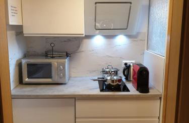 Sonnige ruhige Dachzimmer inkl WIFI plus Kaffee mit WG Dusche und neuer Küche - Foto 12