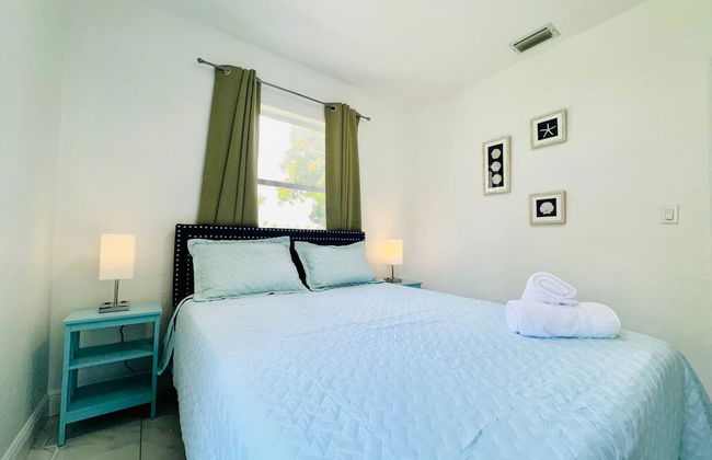 Modern 2-bedroom Retreat Near Beach Airport - Foto 5