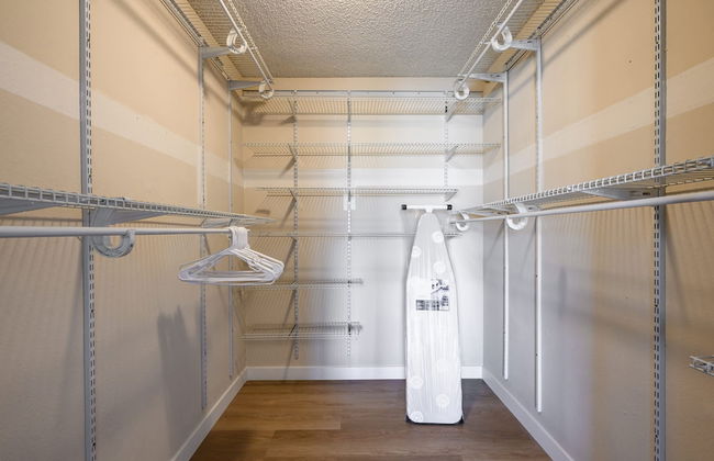 Spacious Family Retreat w Garden Modern Comfort - Photo 56