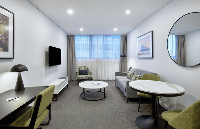 Meriton Suites North Sydney - Photo 1