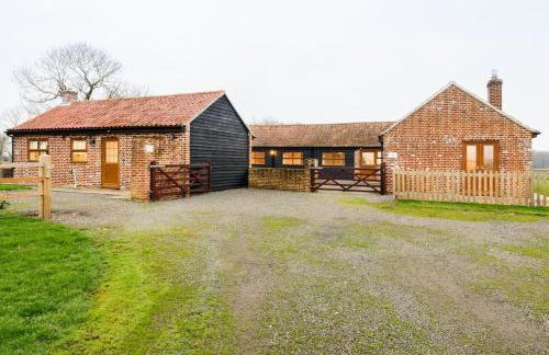 Wood Farm Stables - Sleeps 6-8 - Photo 61